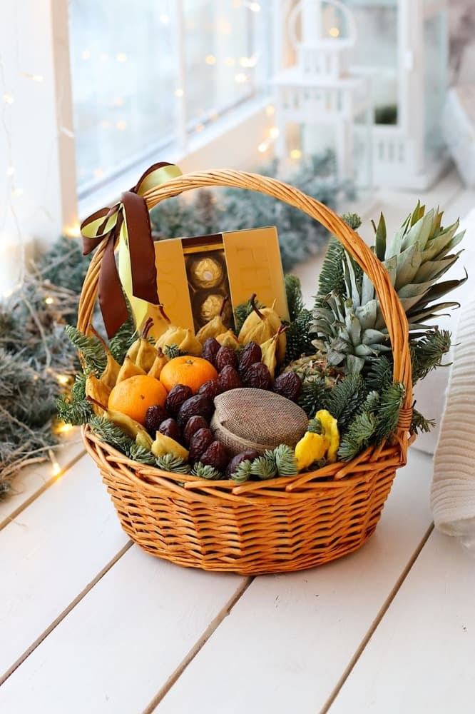 Фото Новогодняя с сухофруктами и ананасом, диаметр L