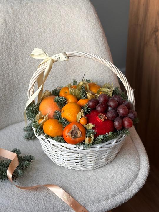 Фото Новогодняя фруктовая корзина