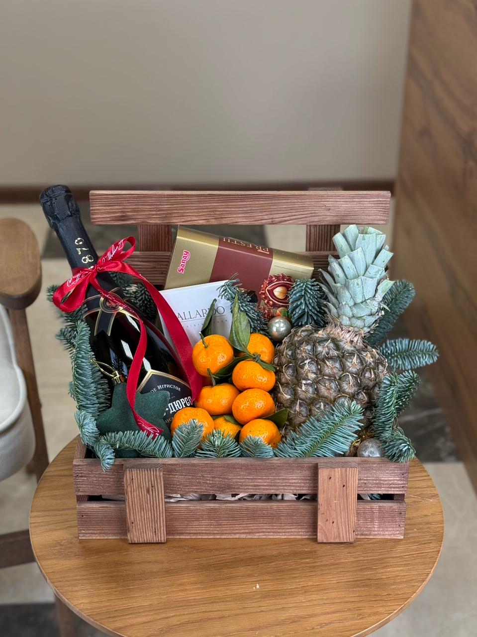 Фото Новогодний ящик, диаметр L