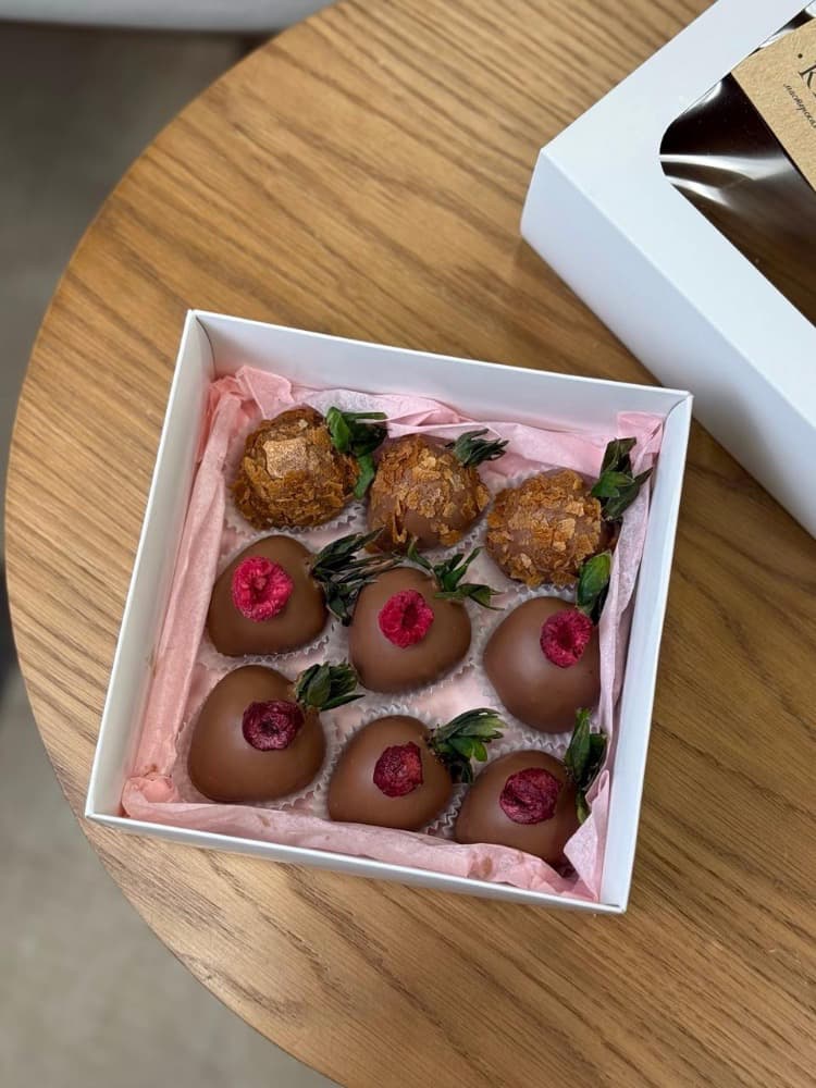 Фото Набор на 9-12 ягод в молочном шоколаде