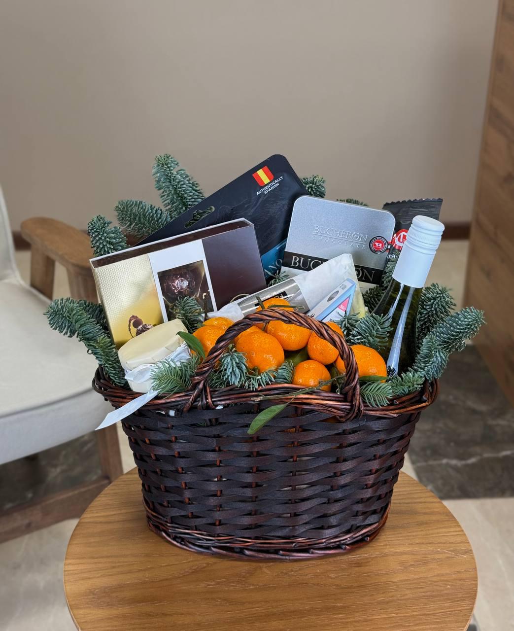 Фото Подарочная корзина, диаметр М