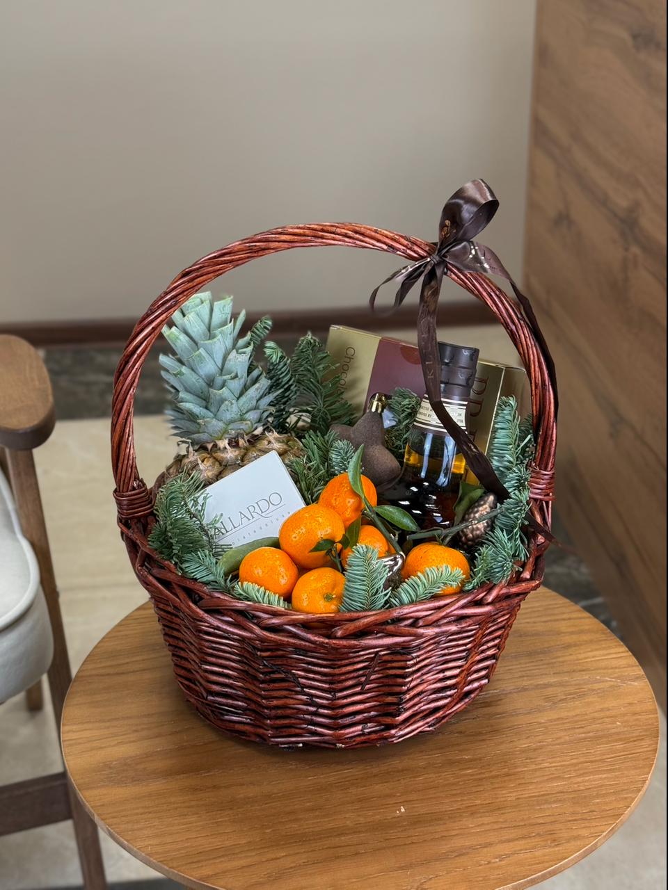 Фото Подарочная корзина, диаметр М