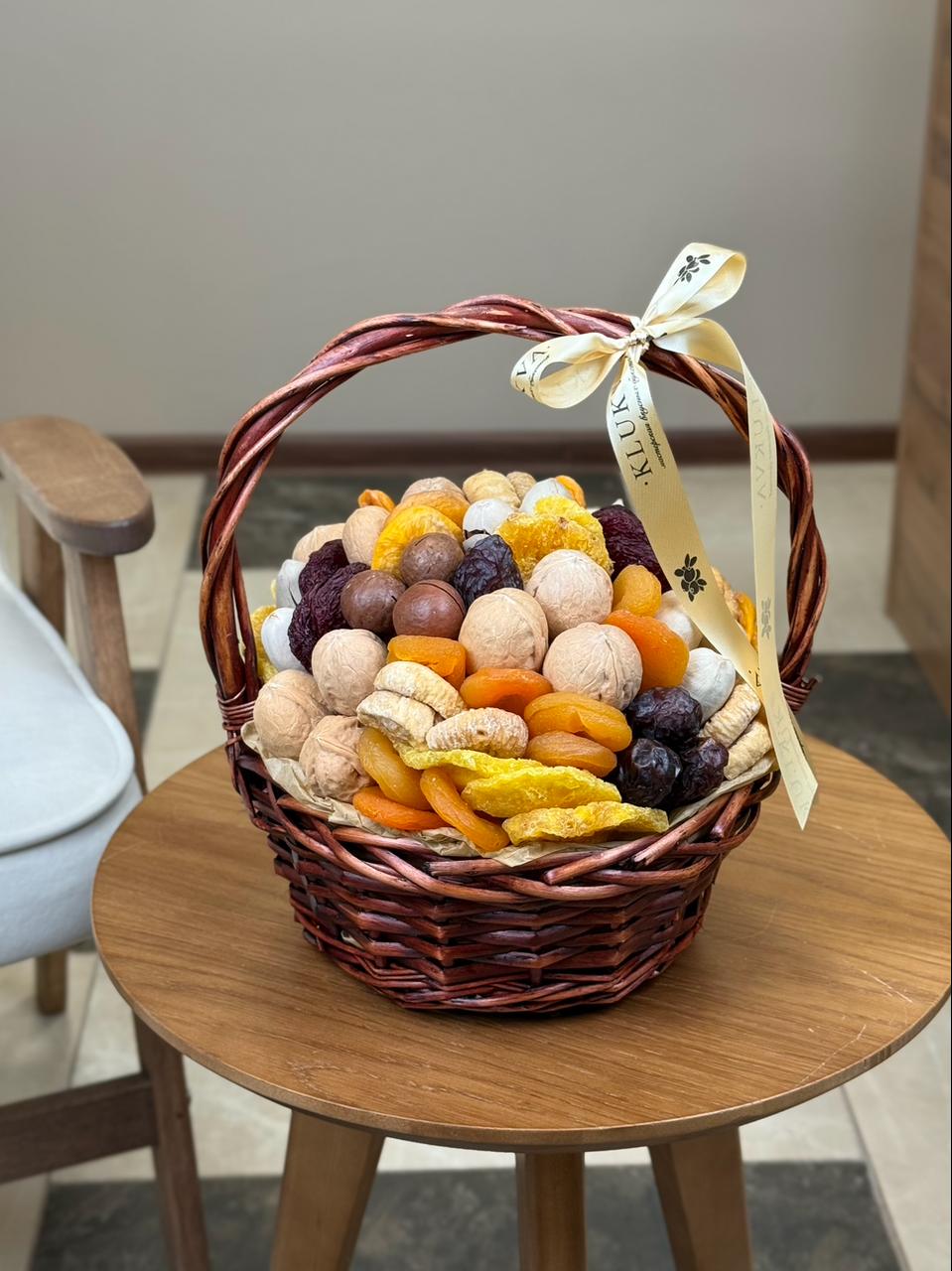 Фото Корзина с сухофруктами и орехами, диаметр S